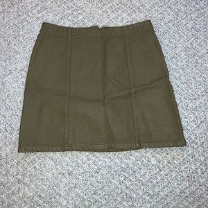 🔆Moving Sale 20% Off 🔆Faux Leather Green Skirt